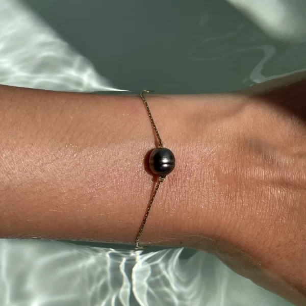 Bracelet perle de Tahiti dans l'eau