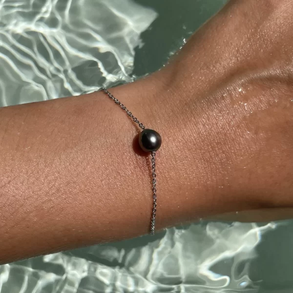 Bracelet fait main dans en France dans l'eau