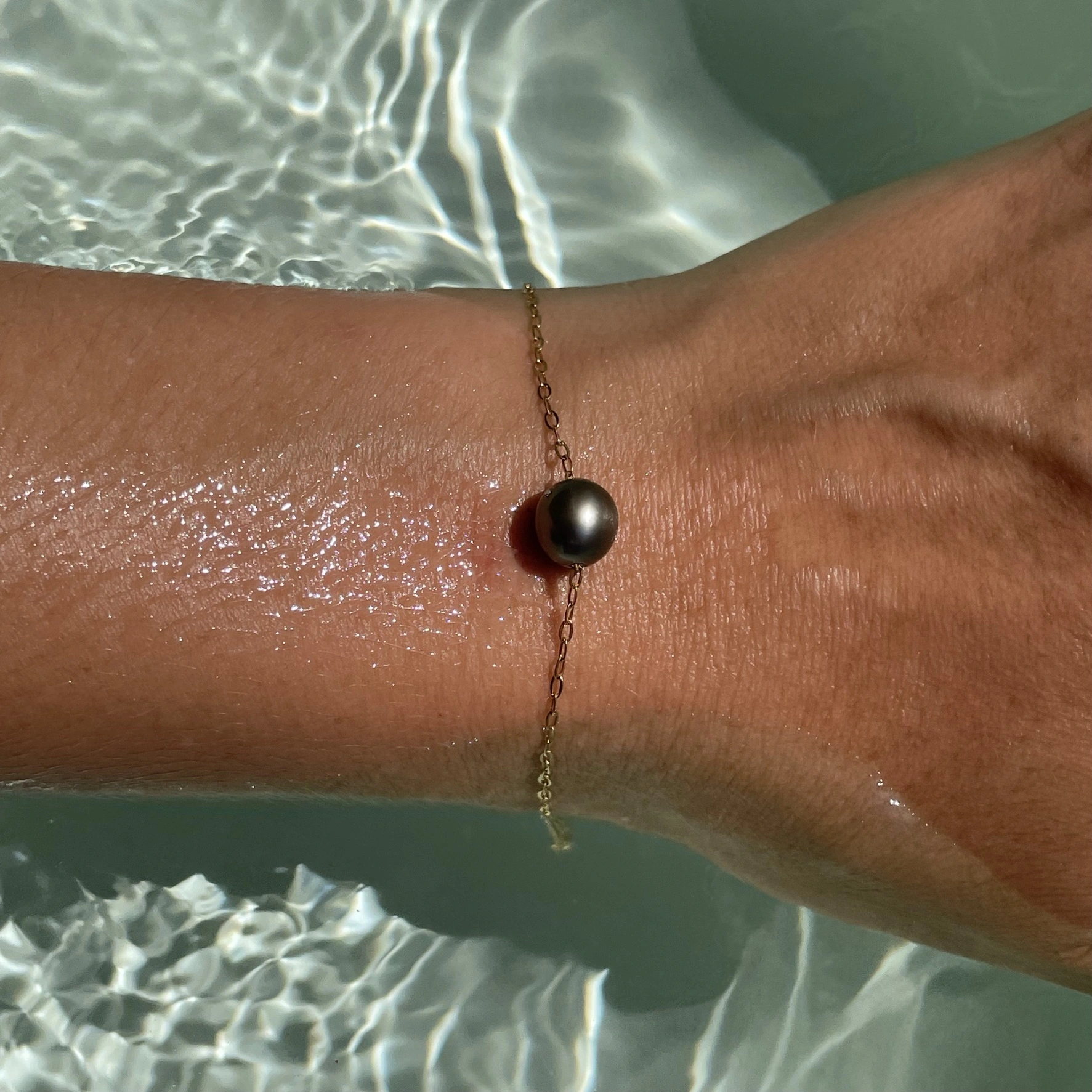 Bracelet chaine fine en or avec Perle de Tahiti