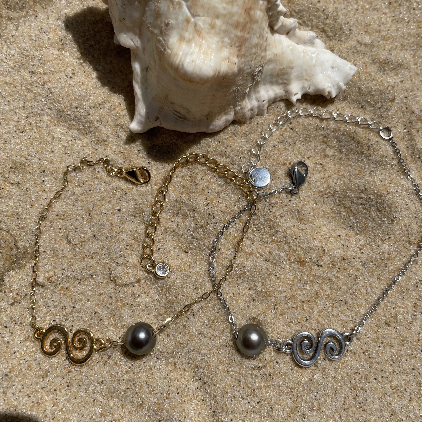 Bracelet fait avec perles de Tahiti à la main