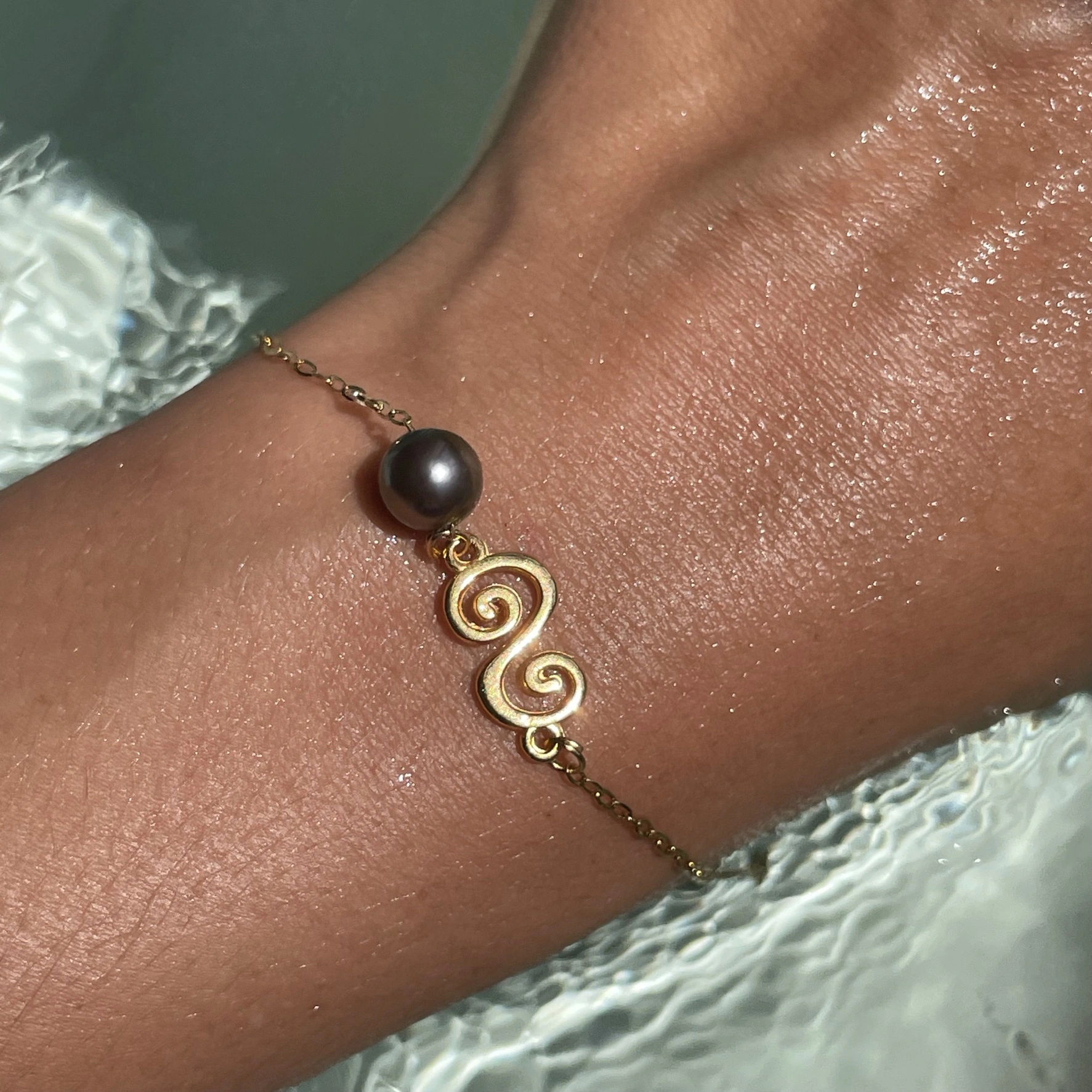 Bracelet doré à la main en France