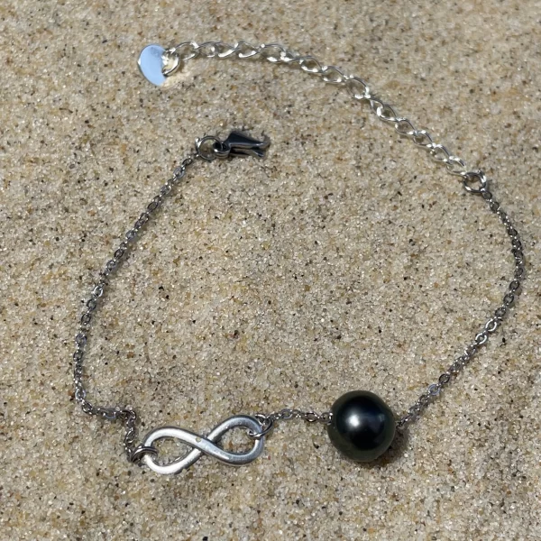 Bracelet infinity sur sable