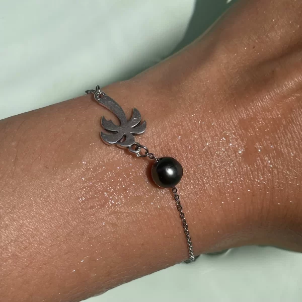 Bracelet-perle-de-tahiti-à-la-mer