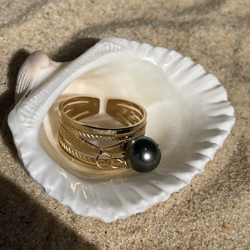 bague dorée moderne avec perle de Tahiti fait main