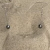 Boucles d'oreilles artisanales en acier argenté avec perles de Tahiti