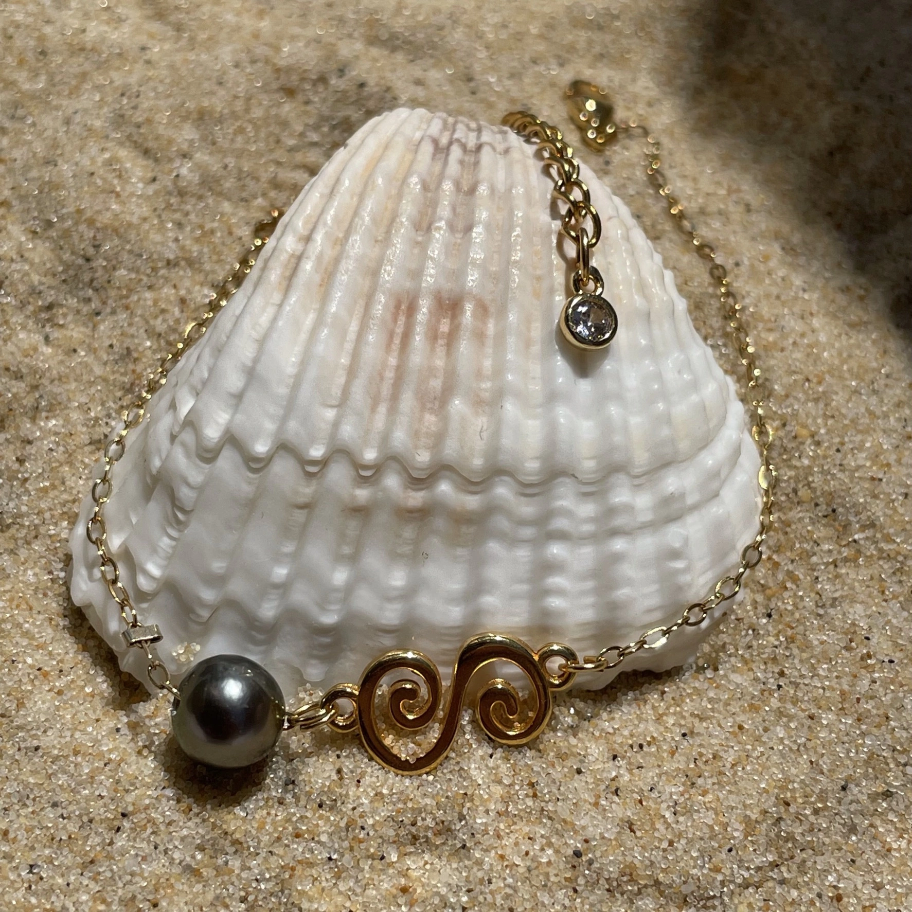 Bracelet doré spirale et perle de Tahiti