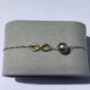 bracelet perle de tahiti sur écrin avec infinity