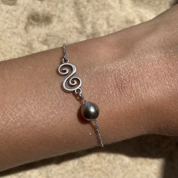 Bracelet argenté spirale et perle de Tahiti
