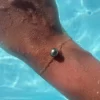 Bracelet Hinano doré dans l'eau