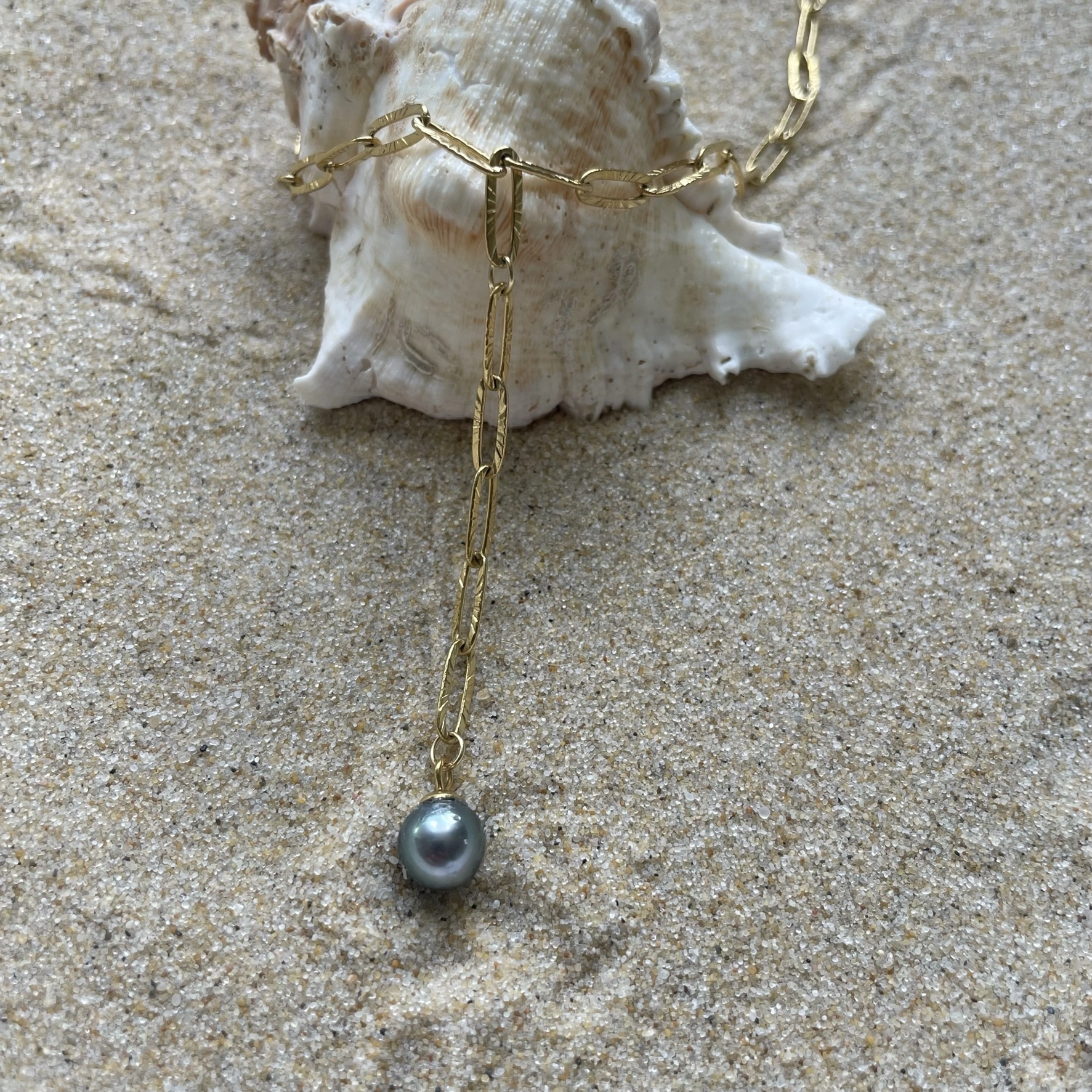 collier maillon sur coquillage collier maillon sur coquillage