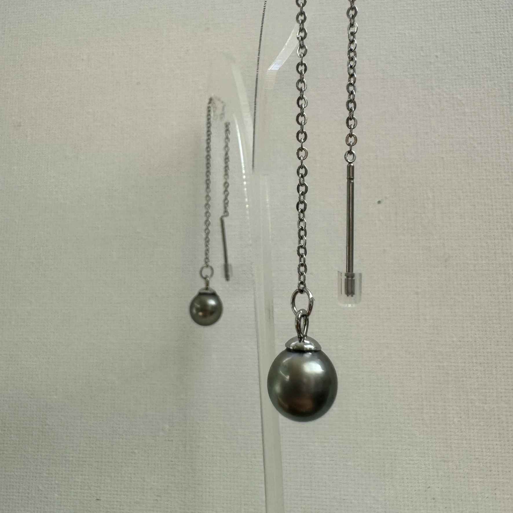 Boucles-pendantes-argentées-1 Boucles pendante argentées perle de Tahiti 2