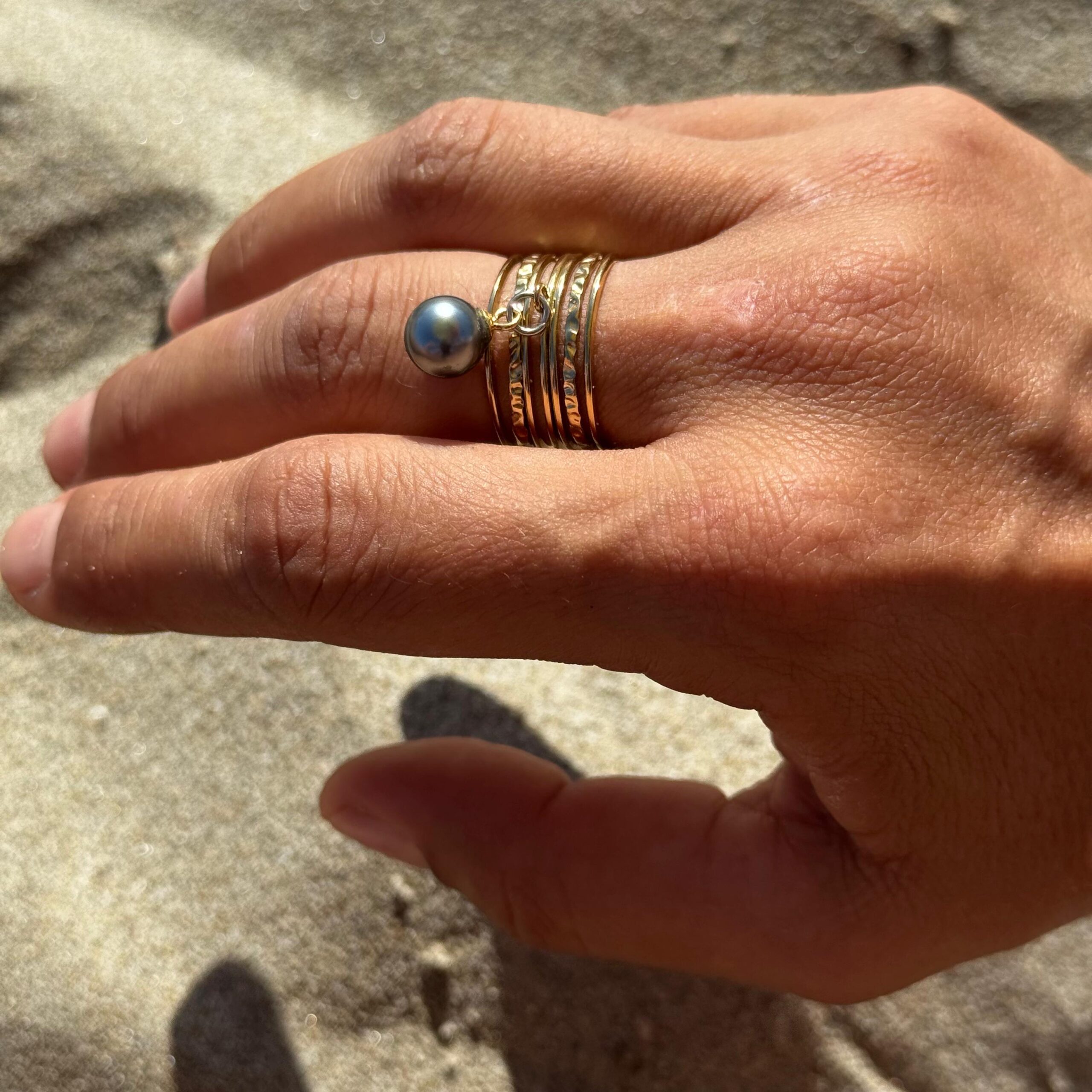 Bague Fetia dore perle de tahiti