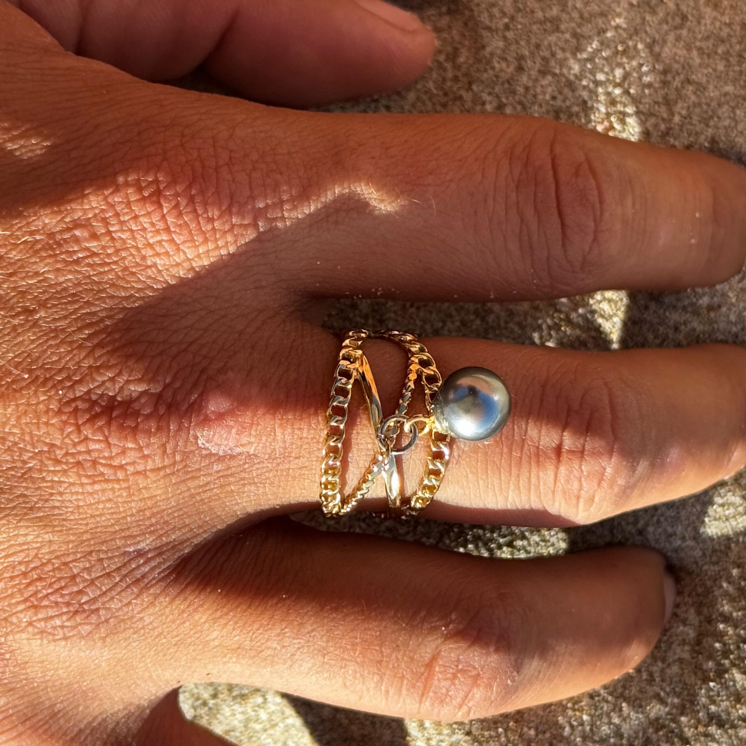 Bague Poehere dore perle de tahiti