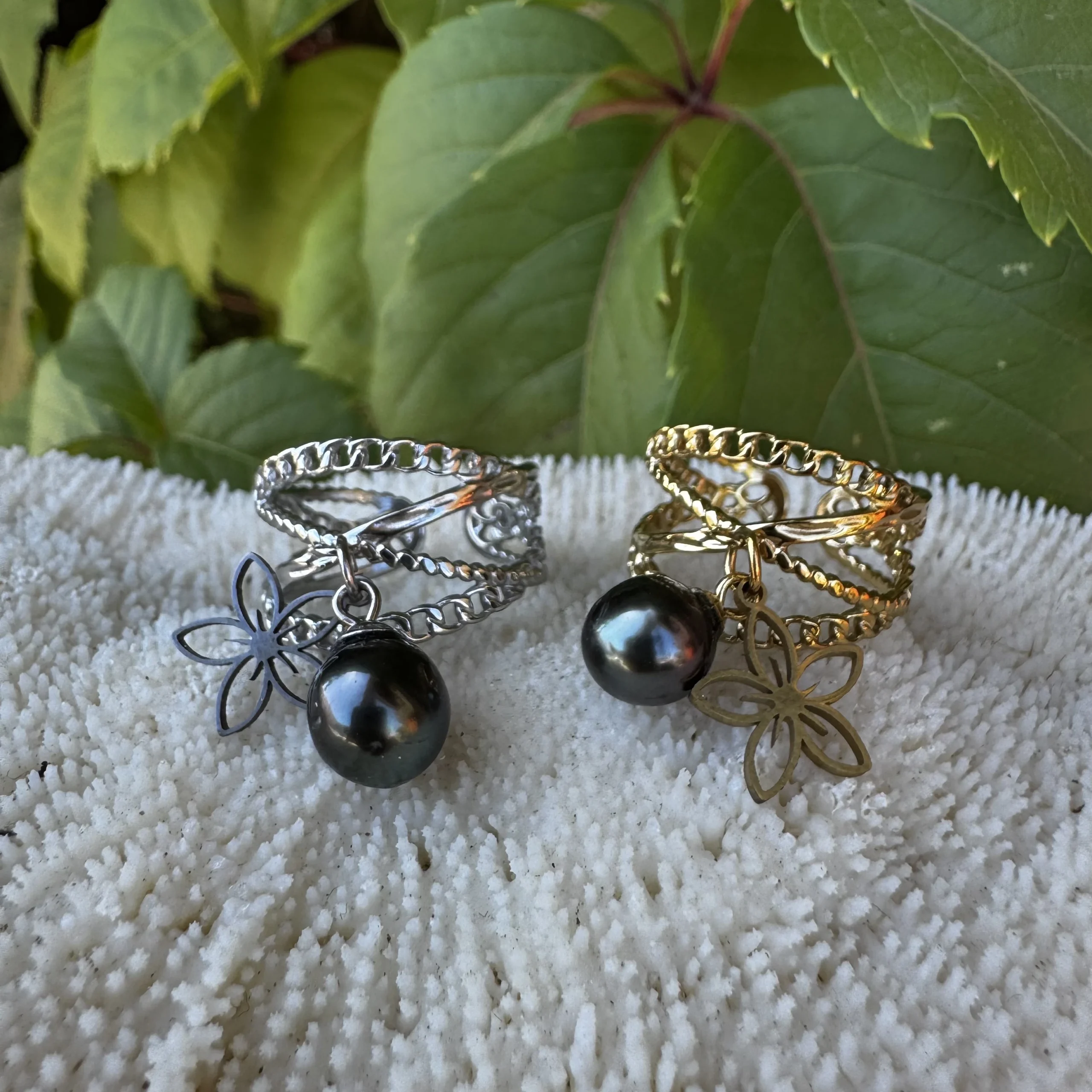 Bague-Poehere-pampille-fleur-de-frangipanier