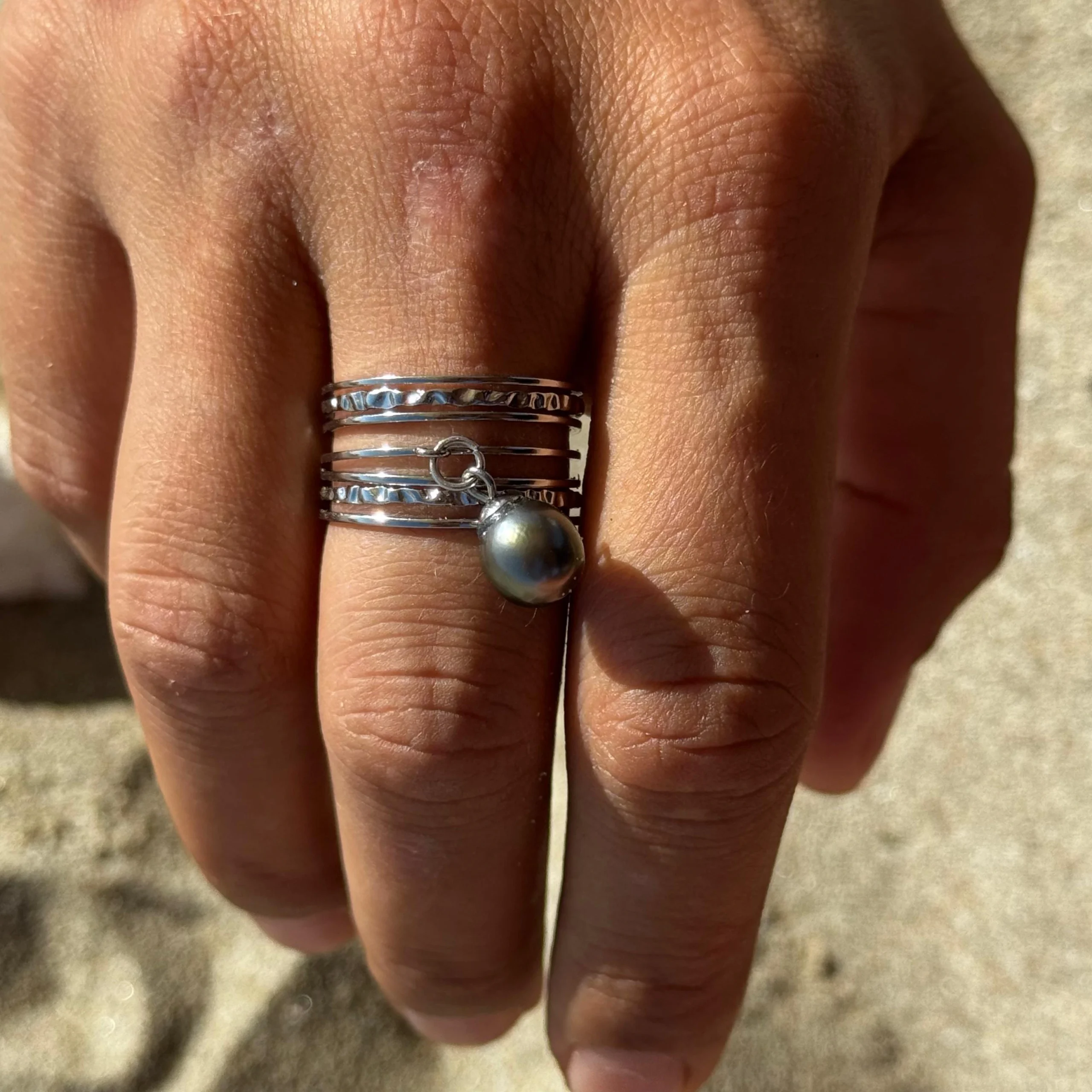 Bague Vaiani argente sur doigts