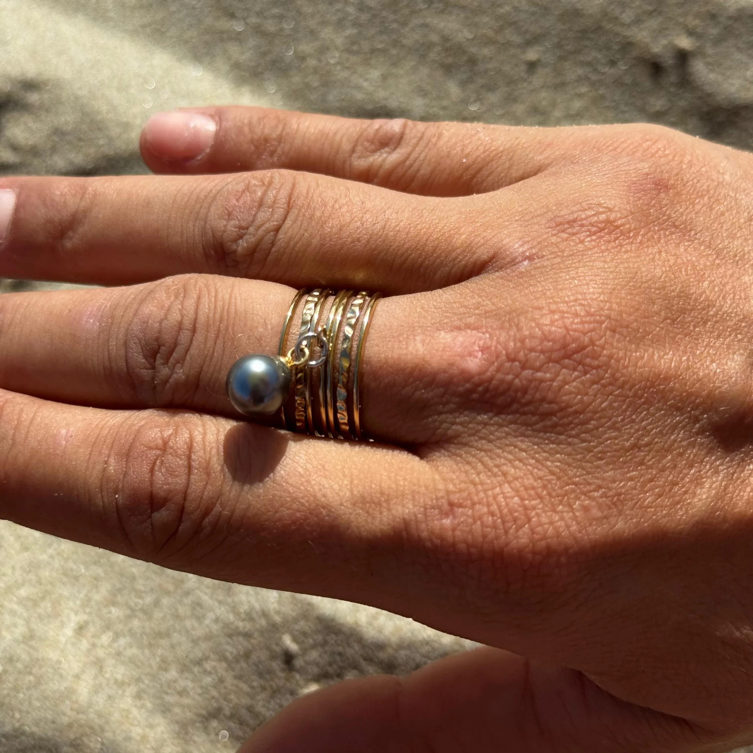 Bague Vaiani dore perle de tahiti fait main