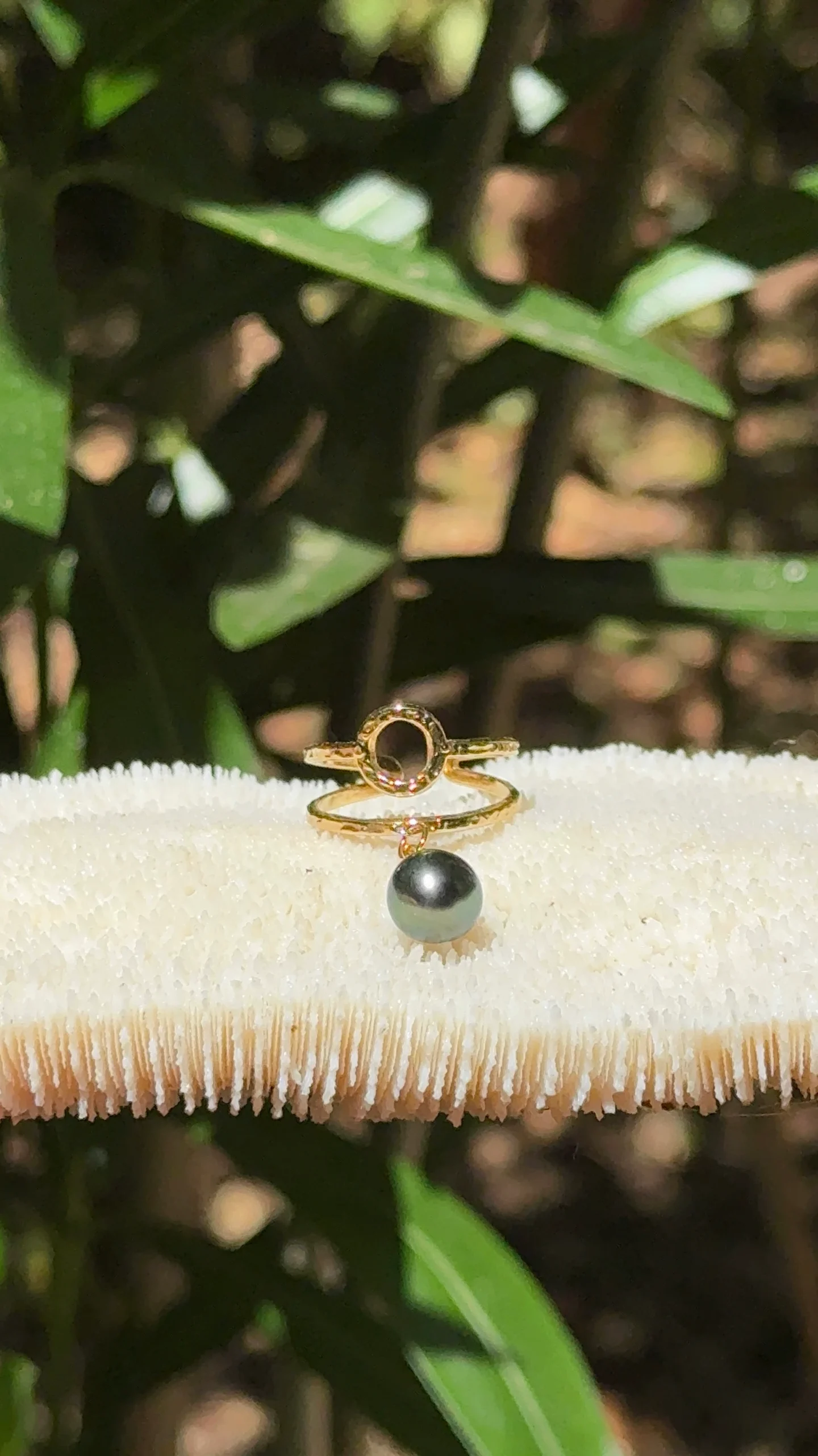Bague Soleia en acier inoxydable doré et sa perle de tahiti