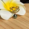 Bague soleia doré en acier inox doré avec sa perle de tahiti
