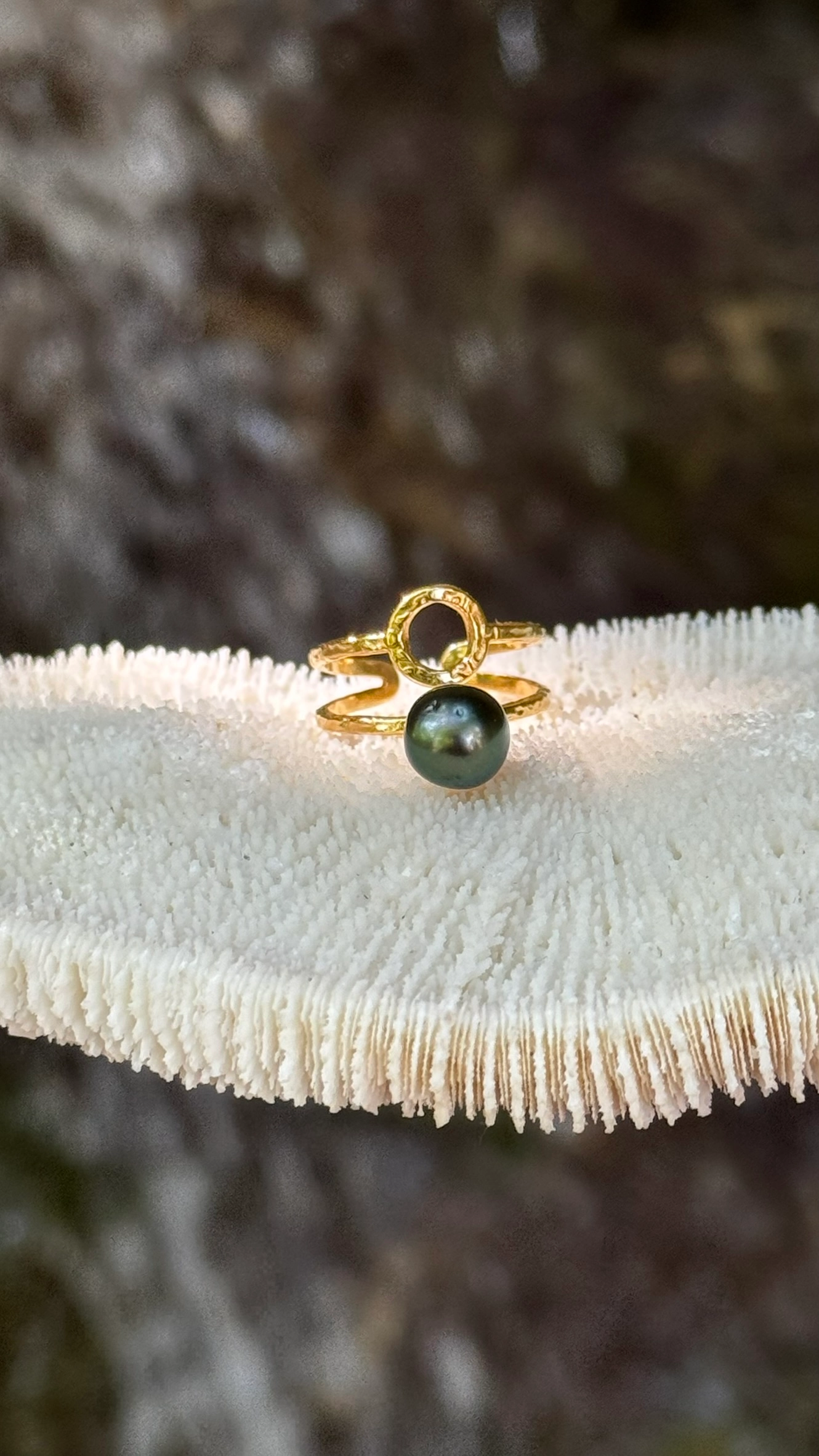 Bague soleia doré en acier inox doré et sa perle de tahiti