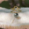 Bague soleia doré en acier inox doré réglable avec sa perle de tahiti