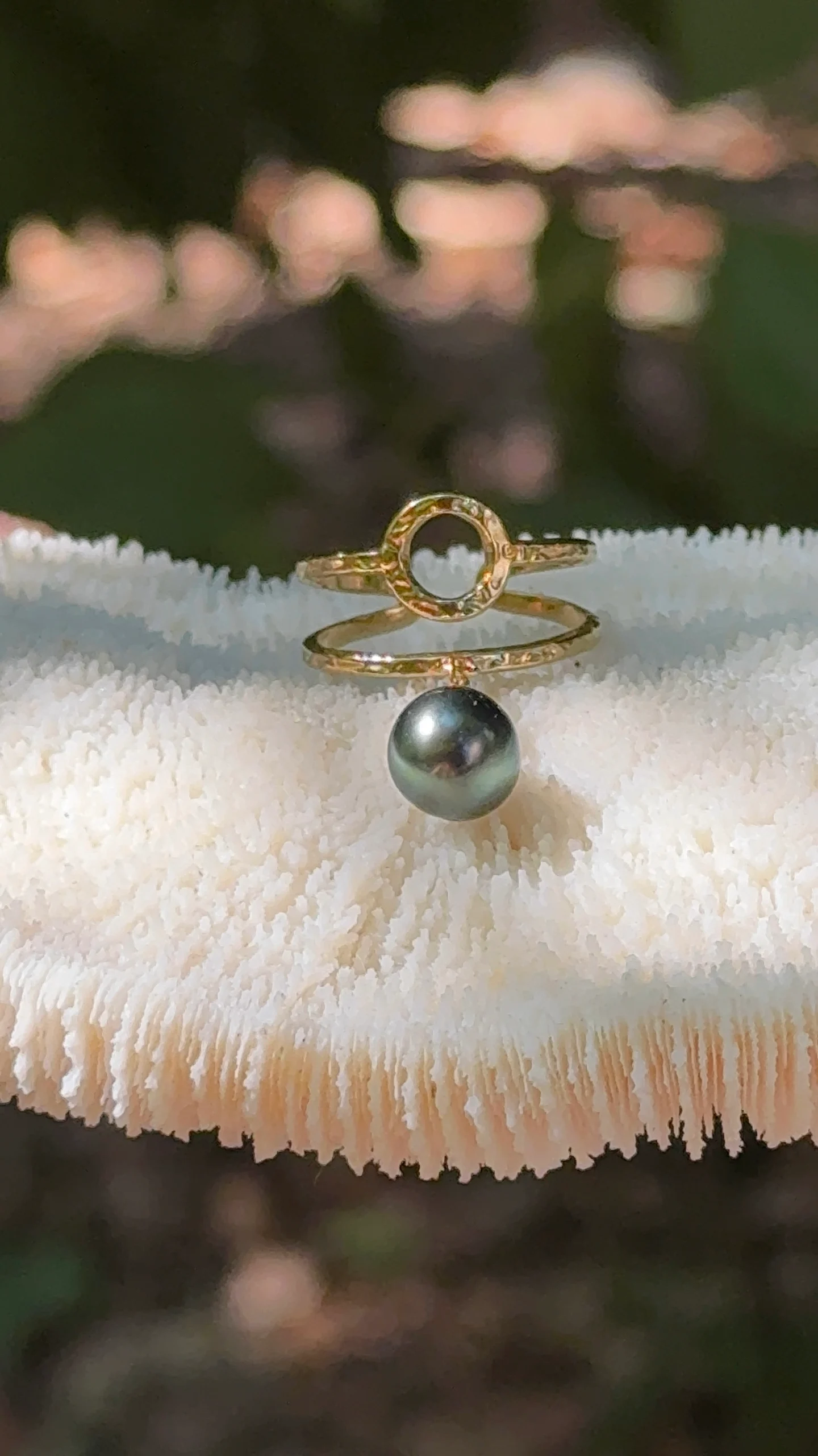 Bague soleia doré en acier inox doré réglable avec sa perle de tahiti