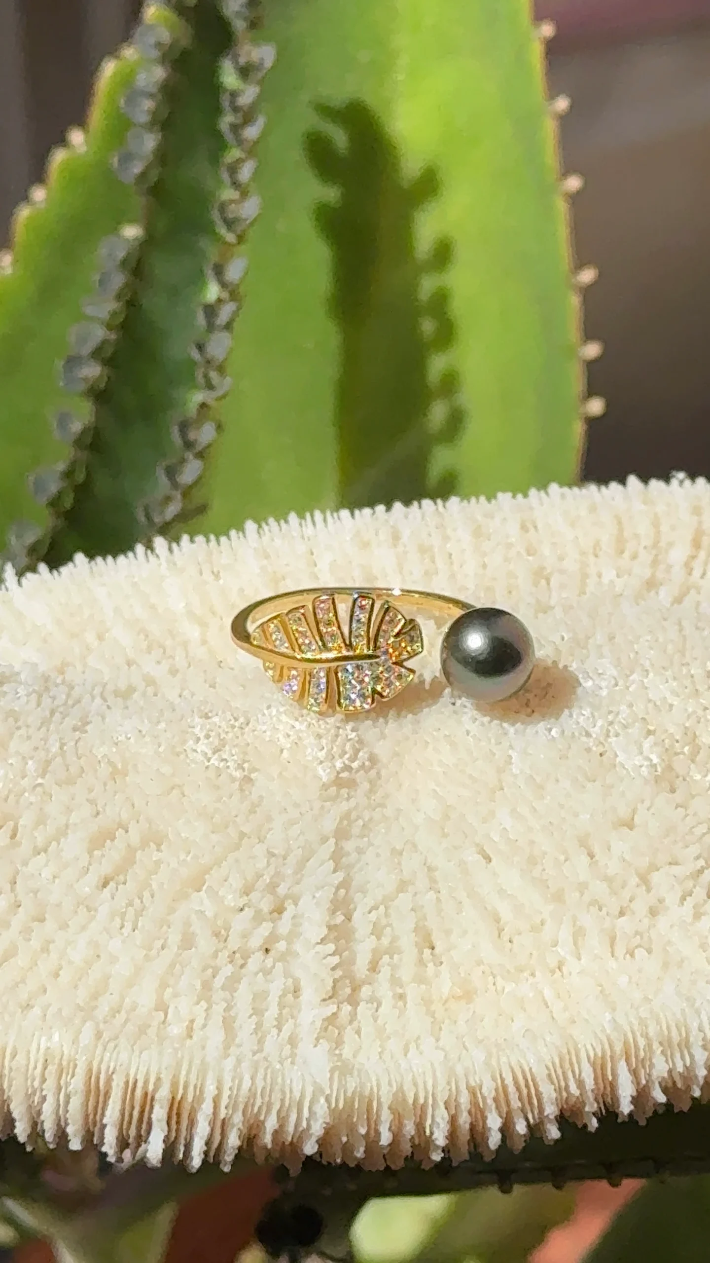 Bague Tropicalia argent 925 doré feuille en oxyde de zirconium avec perle de Tahiti