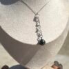 Collier Hoku en acier inoxydable argenté, oxydes de zirconium et sa perle de Tahiti